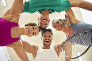 Beneficios de ir a un club deportivo: Salud, comunidad y más